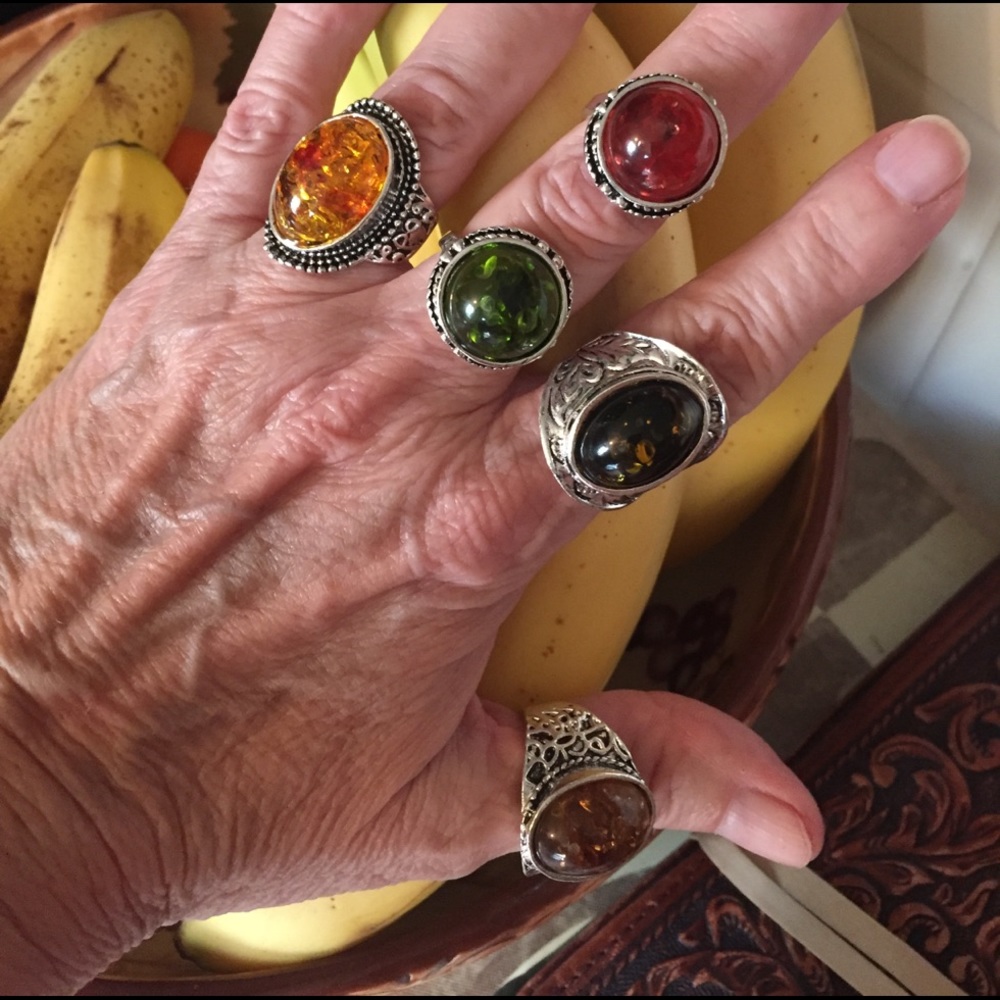 Multicolored stone rings