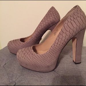 Pour la Victoire Irina II Heels with Box