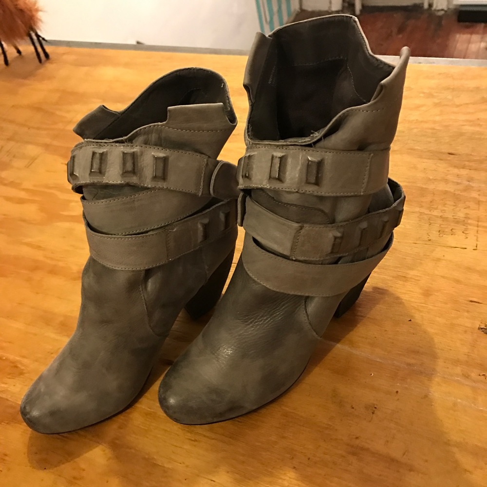 💰💰PRICE DROP 💰💰 Vintage leather grey boots - Picture 3 of 4