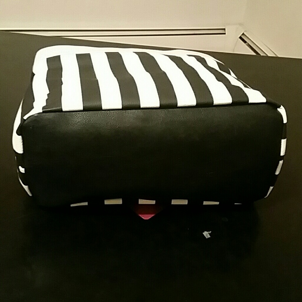 Purse - Picture 3 of 3