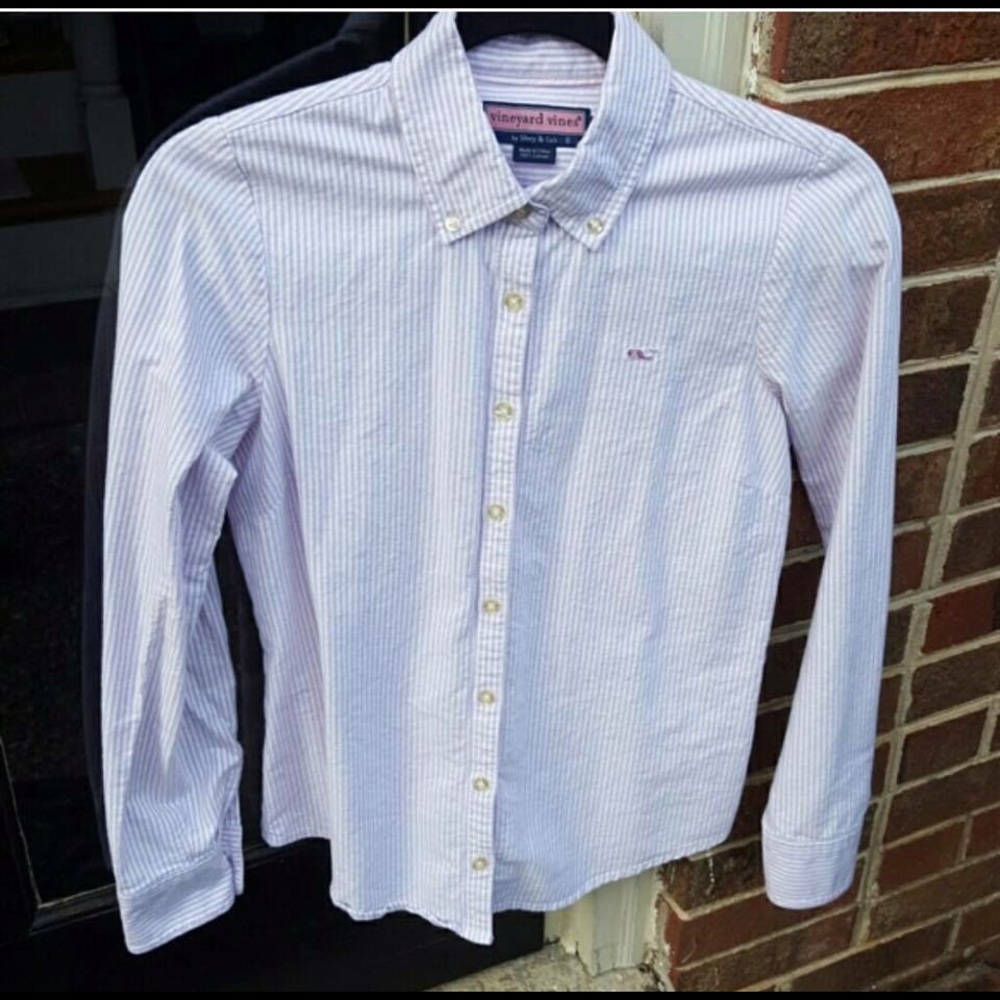 Vineyard Vine plum/pink button up shirt sz small