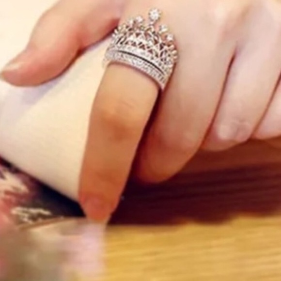 🎉 Silver Colored Crown Ring & Band size 7 & 8 - Picture 2 of 8