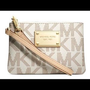 LAST ONE! NWT Michael Kors Small Wristlet
