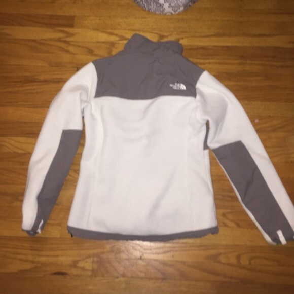 North face size small - Picture 3 of 3