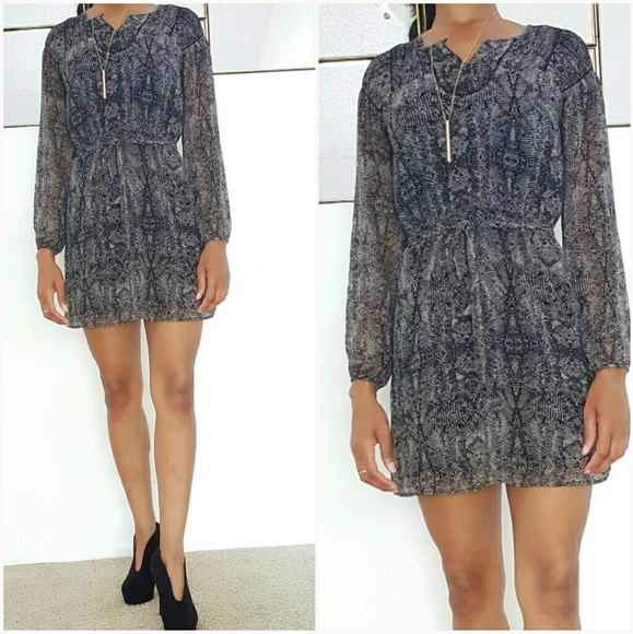 Forever 21 Long Sleeve Dress - Picture 2 of 5