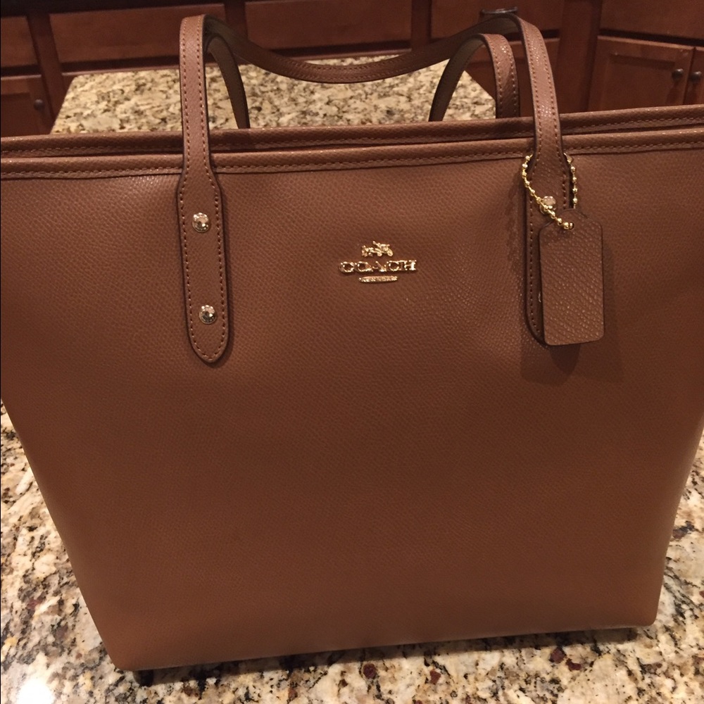 ⛔️SOLD⛔️Coach city zip tote NWT