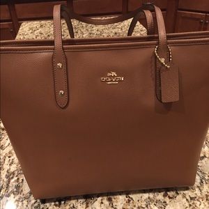 ⛔️SOLD⛔️Coach city zip tote NWT