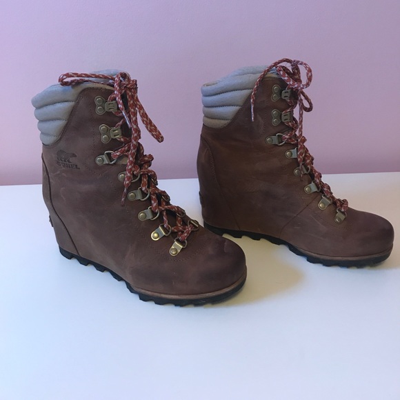 Sorel - ???????? SALE! Sorel Conquest wedge snow boots from Jaimeson&#39;s closet on Poshmark