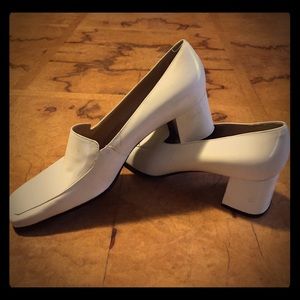 Vintage white patent leather casual pump