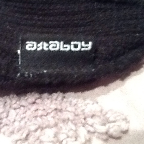 Attaboy Wool Cap with Brim - Picture 4 of 4