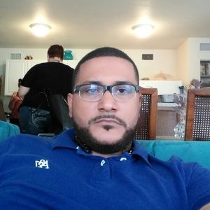 Meet your Posher, Carlos