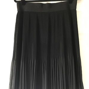 Black Alfani pleated skirt