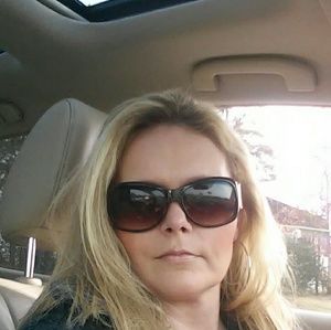 Meet your Posher, Candice