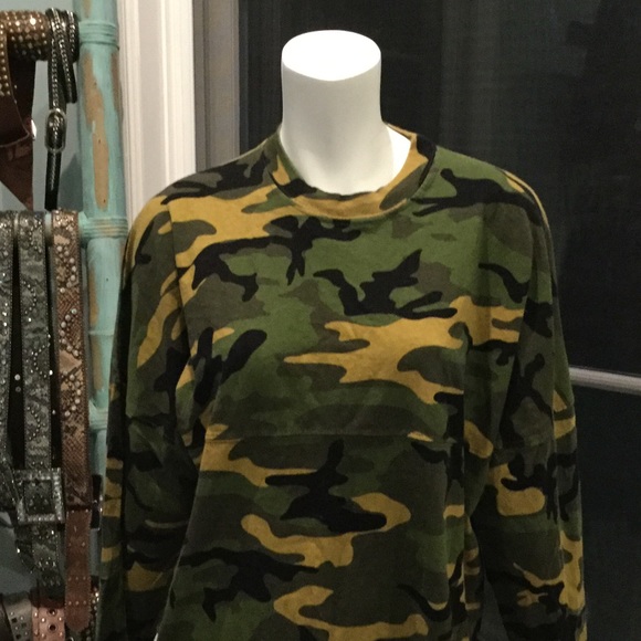 BNWT GONE FISHING TEE - Picture 3 of 4