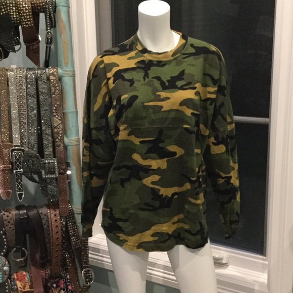 BNWT GONE FISHING TEE - Picture 4 of 4