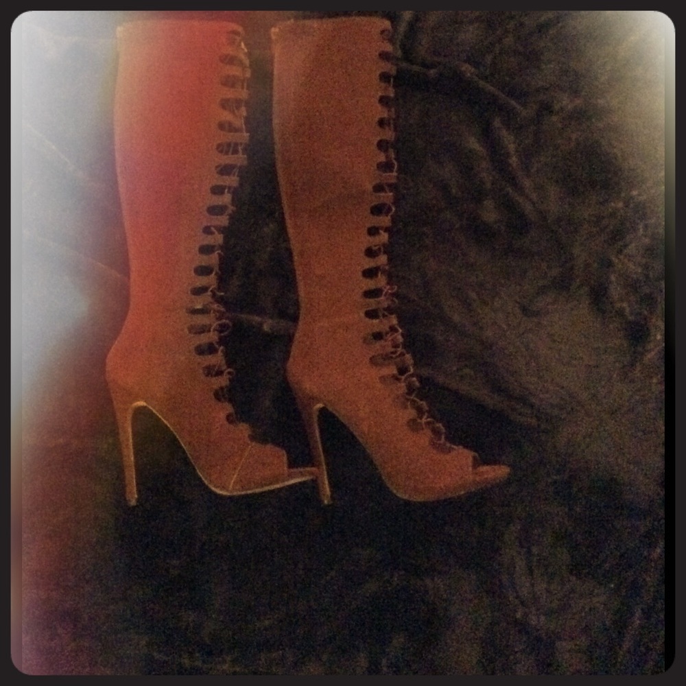 Worn 1x vegan suede gladiator boot. Cute!