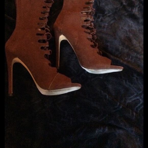 Worn 1x vegan suede gladiator boot. Cute! - Picture 3 of 4