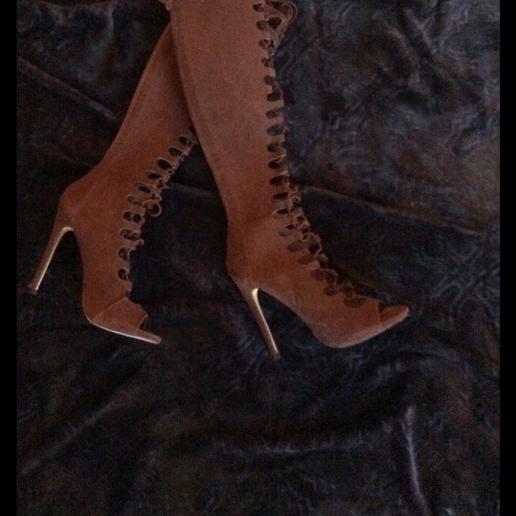 Worn 1x vegan suede gladiator boot. Cute! - Picture 4 of 4