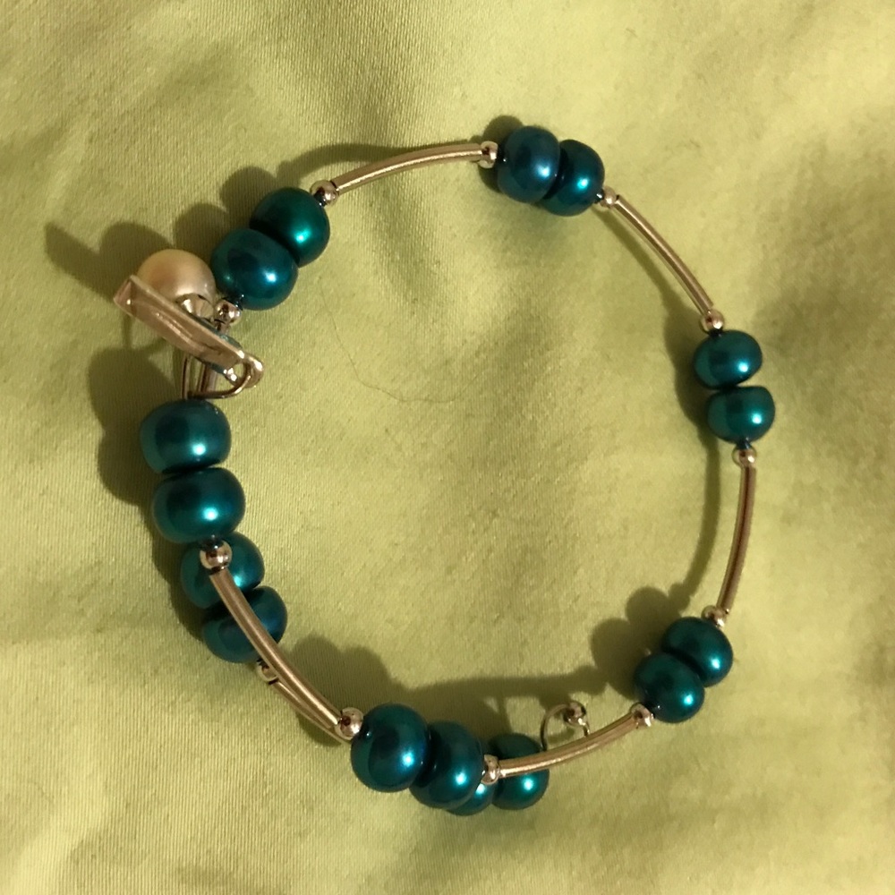 Vantel Pearl Wire Wrap Bracelet