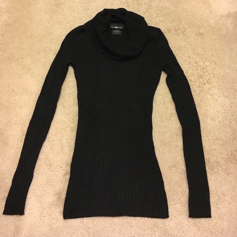 Black ribbed sweater ❤