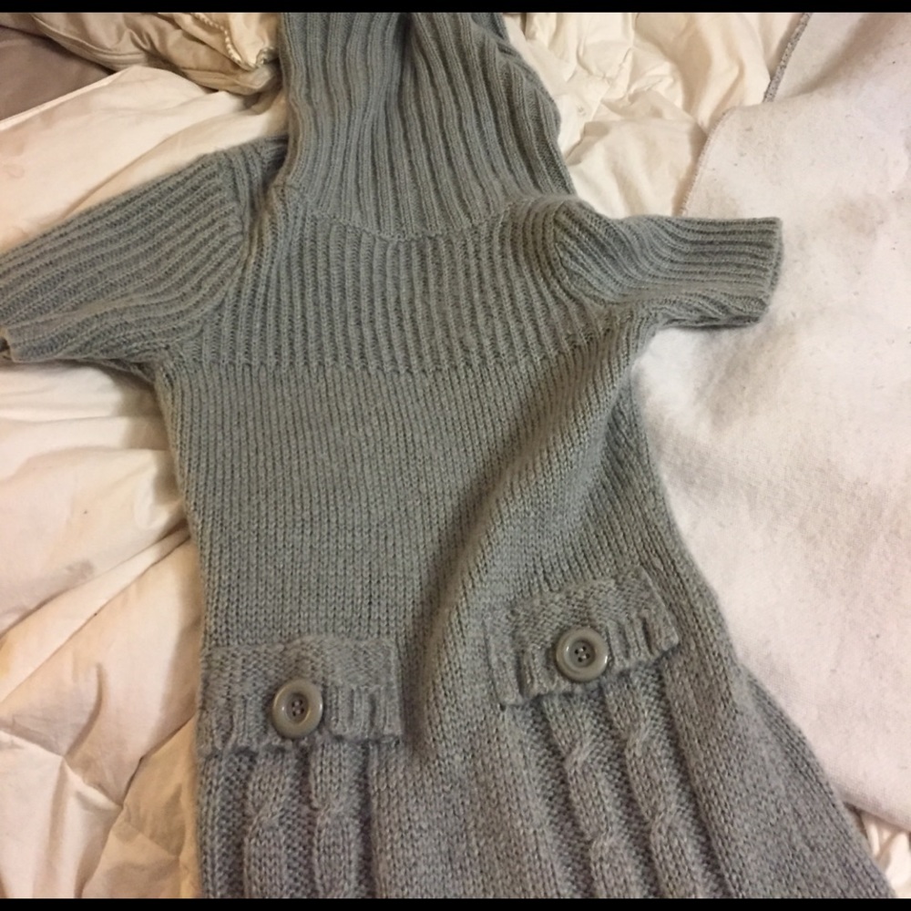 Grey shirt sleeve sweater