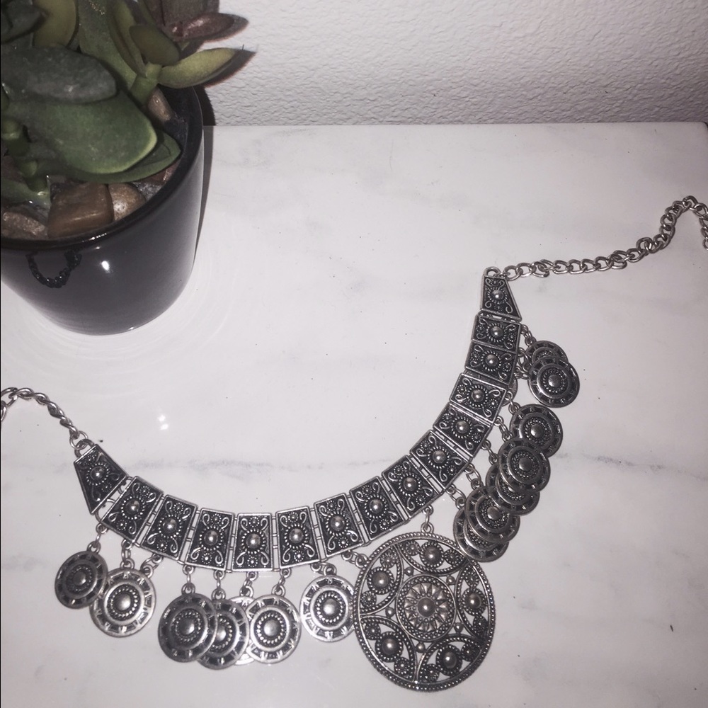 Chunky medallion necklace