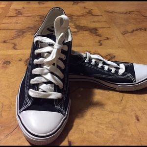 Black and White Airwalk