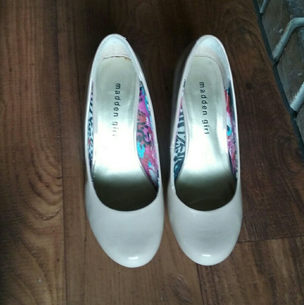 Madden Girl Neutral Wedges