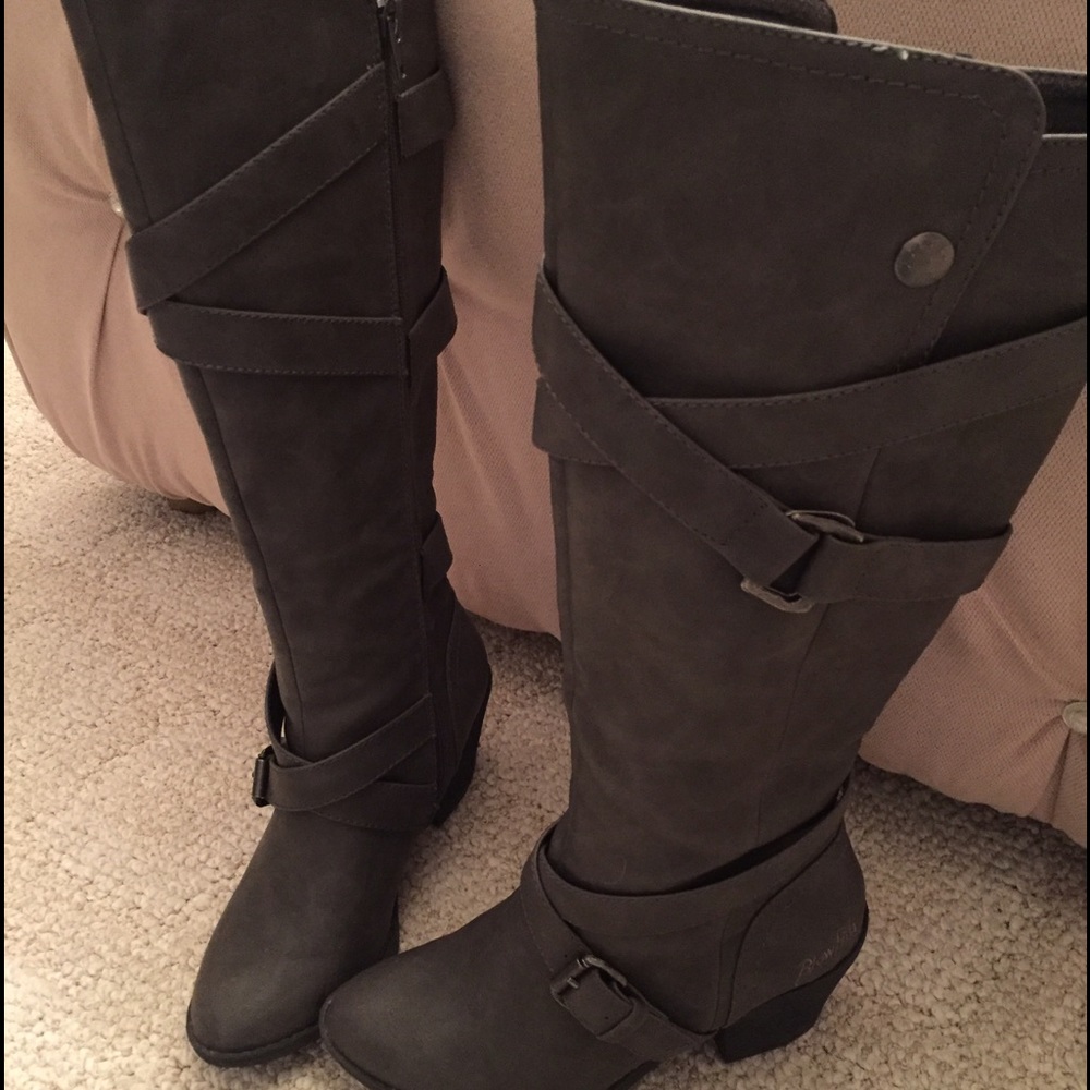 Like new Adorable tall grey blowfish Boots
