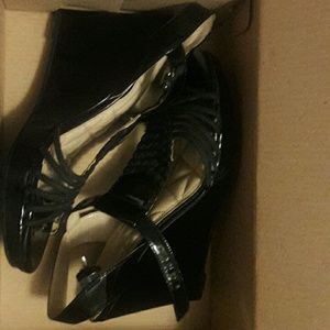 Adrienne Vittadini Black Wedge Sandals