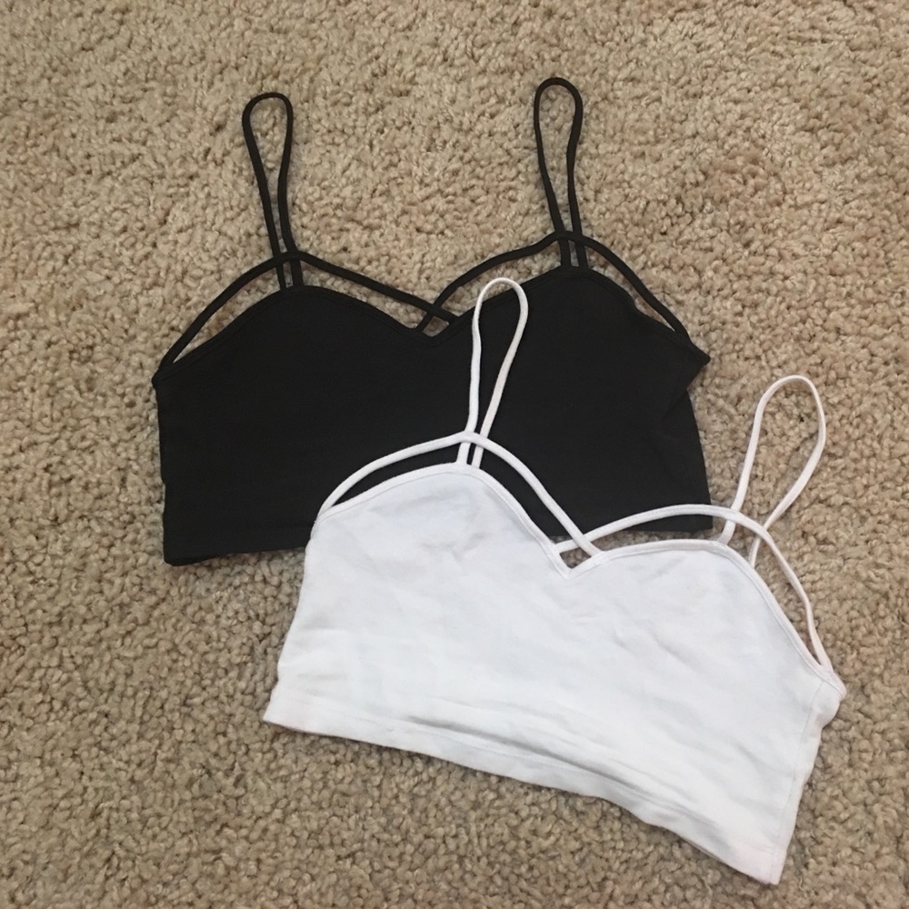 A black and white bando