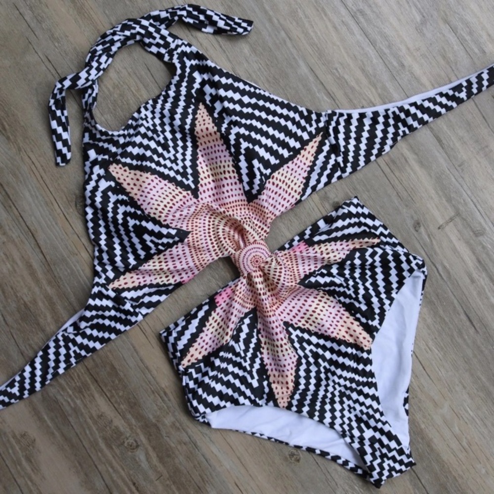 Twist Front Maillot One-Piece Monokini SWIMSUIT - Picture 4 of 4