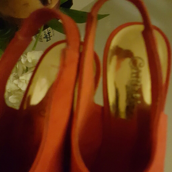 Shoe's - Picture 3 of 3