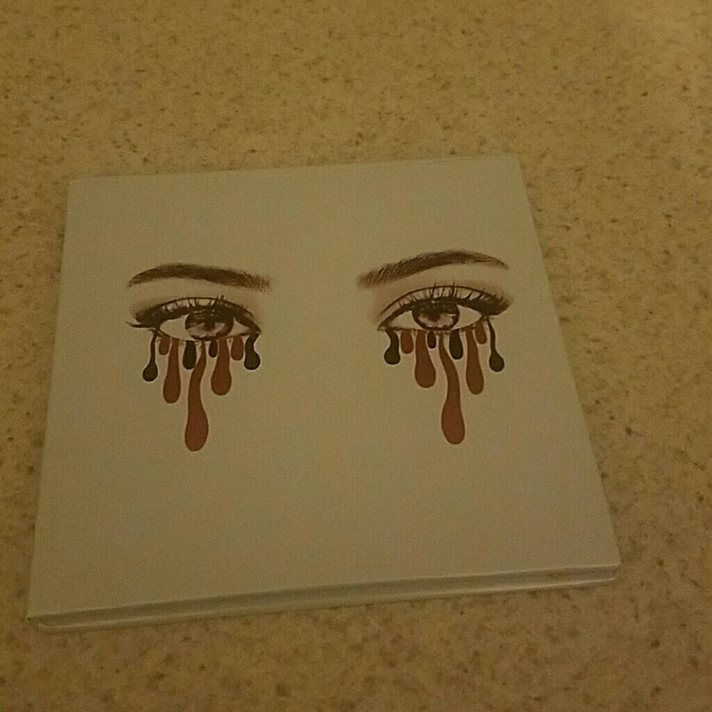 Kylie eyeshadow kit