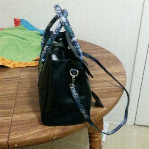 SOLD.......Christian Siriano Classy Black Satchel - Picture 3 of 7