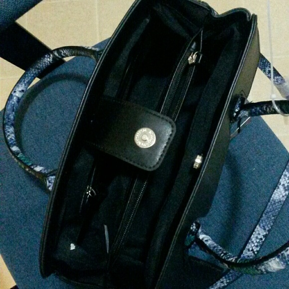 SOLD.......Christian Siriano Classy Black Satchel - Picture 4 of 7