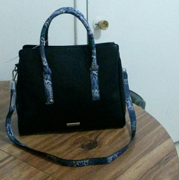 SOLD.......Christian Siriano Classy Black Satchel - Picture 5 of 7
