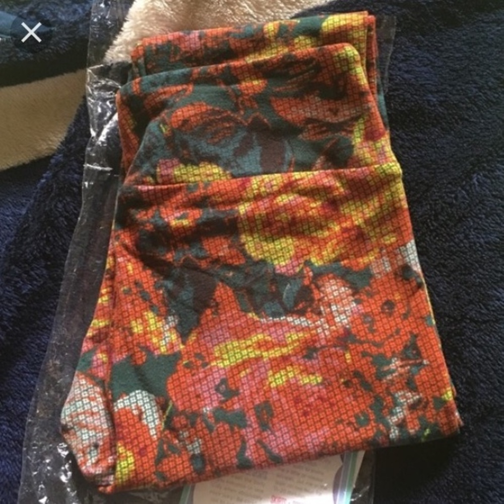 LuLaRoe Tall and Curvy Leggings