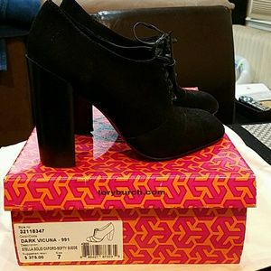 Tory Burch Stella Oxford-Softy Suede Black