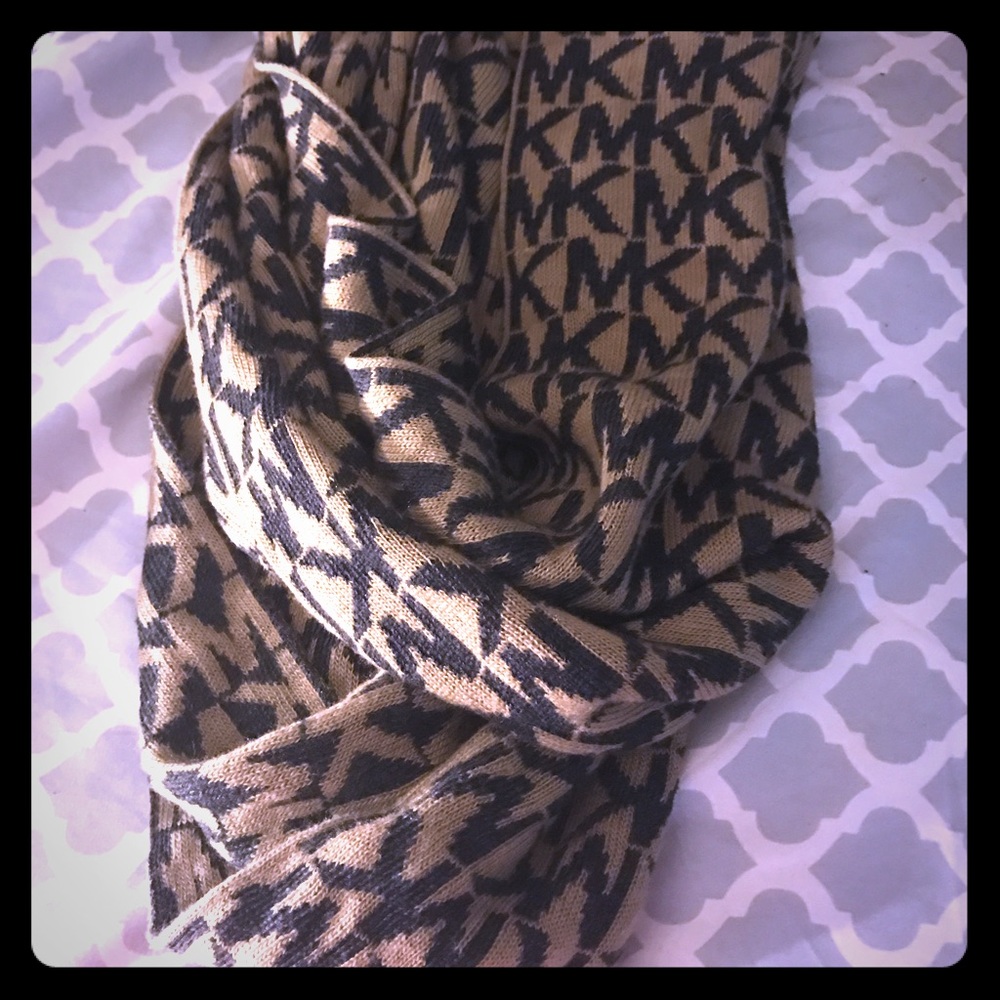 Mk scarf