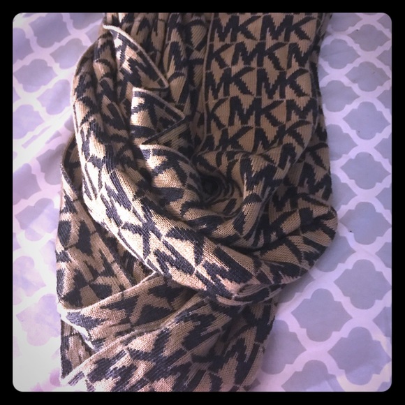 Mk scarf - Picture 1 of 1