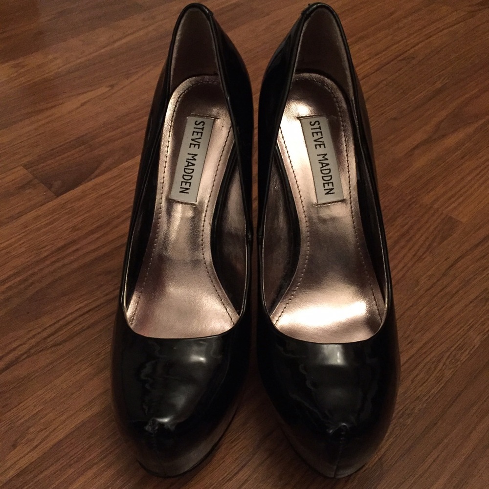 BLACK STEVE MADDEN HEELS