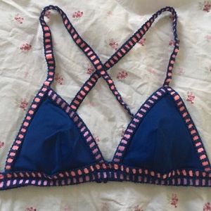 ISO OF THIS!! Size xs or small!