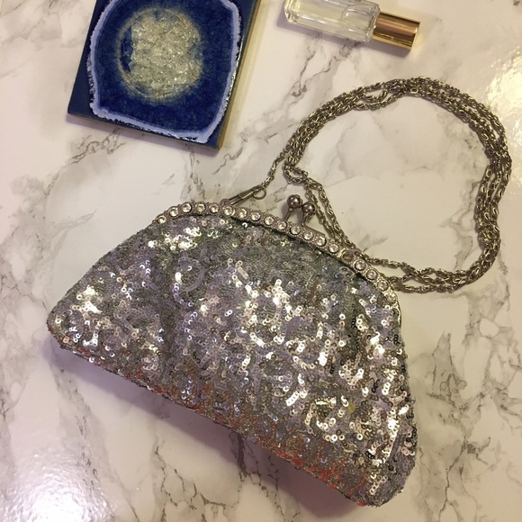 Offer Me🥂BUNDLE 🎁PROM DRESS & CLUTCH - Picture 4 of 7