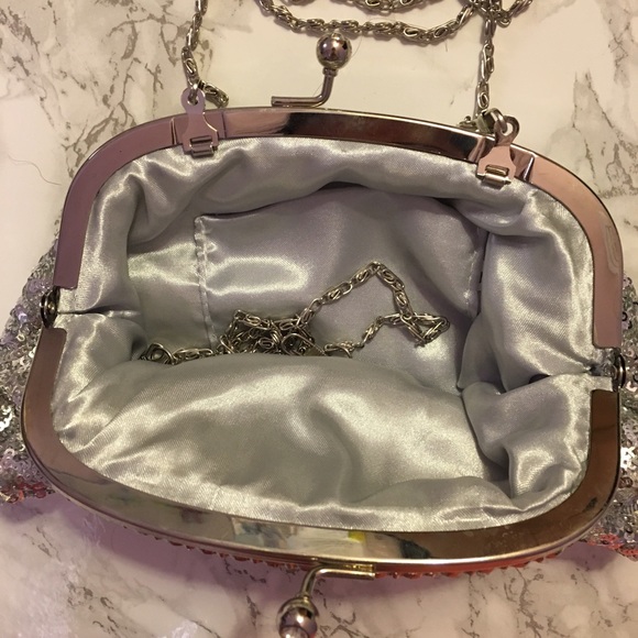 Offer Me🥂BUNDLE 🎁PROM DRESS & CLUTCH - Picture 5 of 7