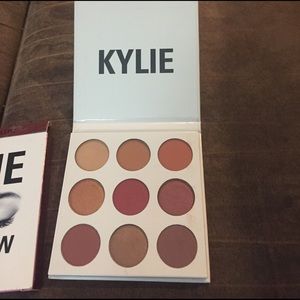 Kylie cosmetics burgundy palette