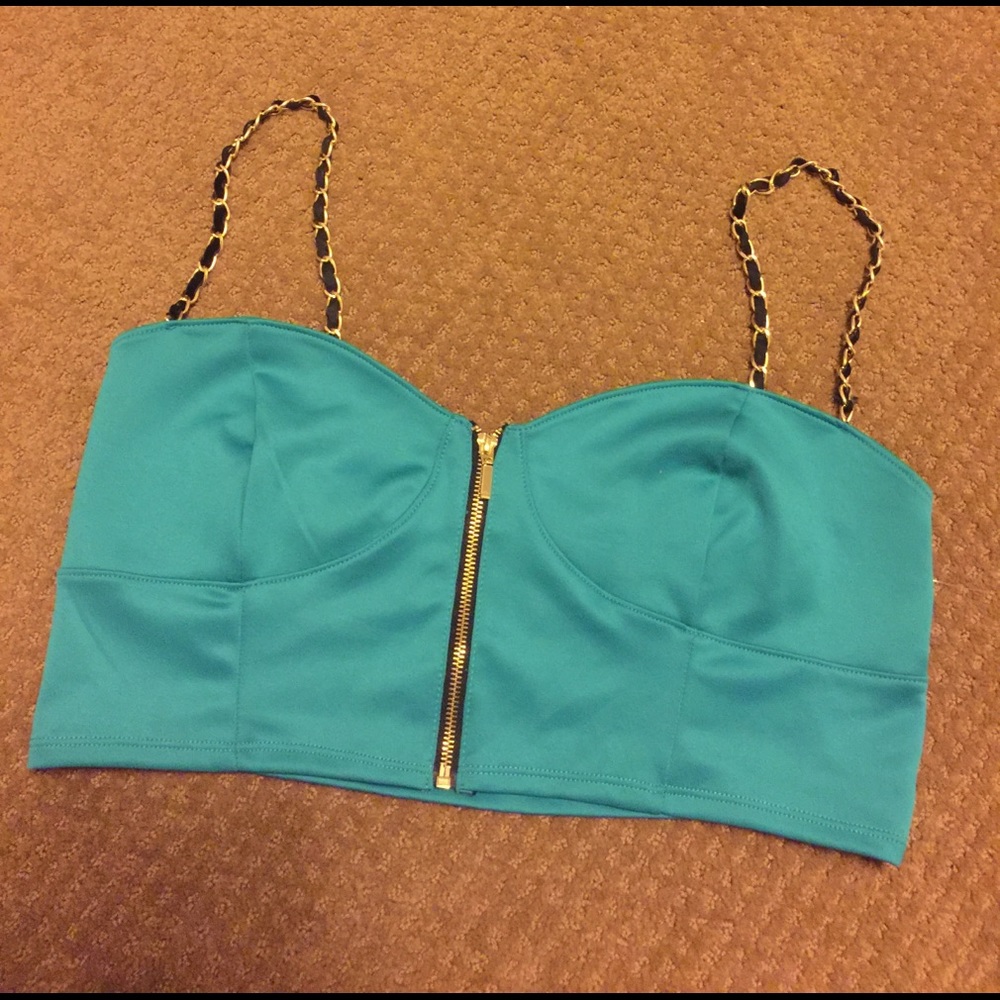 Cute crop top for a night out !