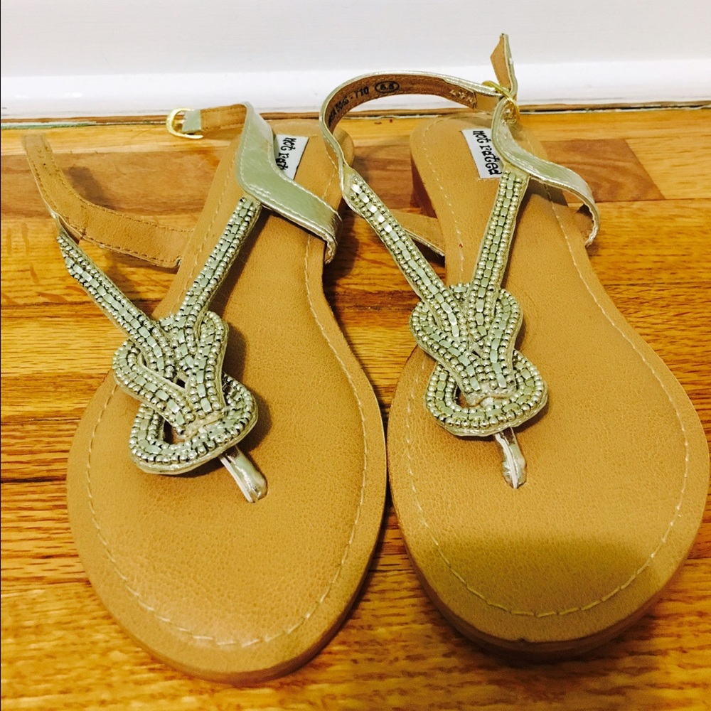 BRAND NEW not rated sandals