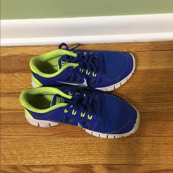 Blue and neon yellow nikes - Picture 2 of 2