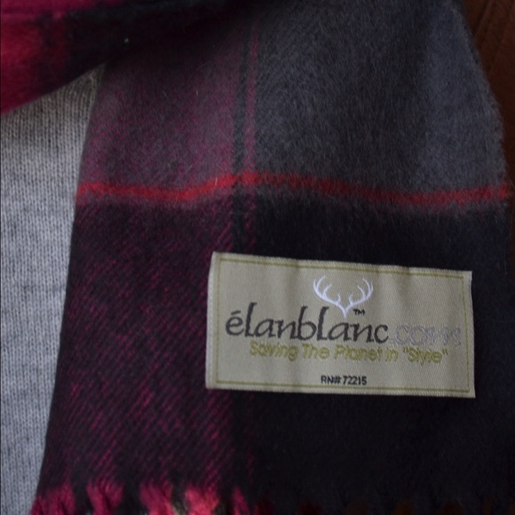 Given as gift elanblanc.com flannel blanket scarf - Picture 3 of 4